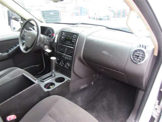 Ford Explorer 2010 photo 31